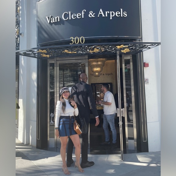 Van Cleef & Arpels Jewelry - VAN CLEEF & ARPELS Necklace 18k Gold $25,000